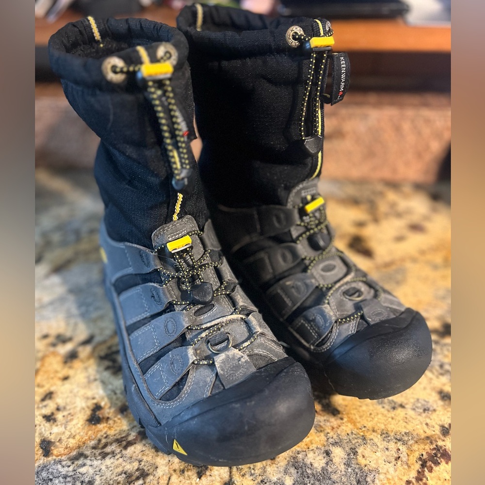 Keen Shellback Primaloft Mens Boots Winter Snow Hiking Dual Climate Rubber 8.5